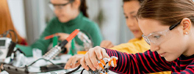 LISA-Sprachreisen-Schueler-Englisch-England-Wells-Cathedral-Robotics-Unterricht-Tuefteln LISA-Sprachreisen-Schueler-Englisch-England-Wells-Cathedral-Robotics-Unterricht-Tuefteln